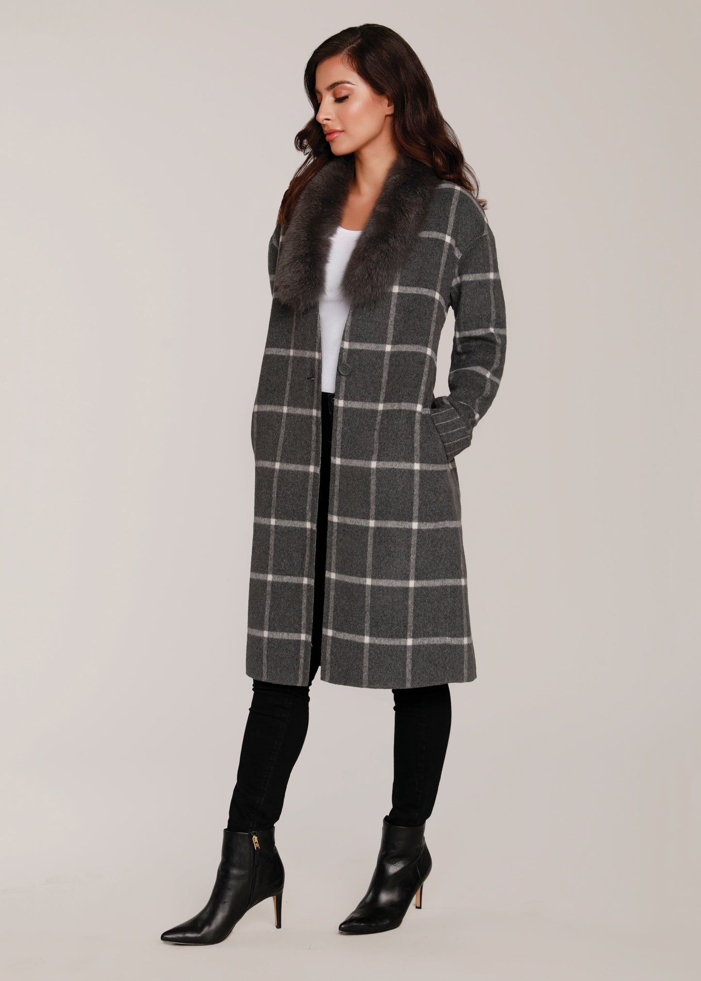 Load image into Gallery viewer, Plaid Lounge Coat with Fur Collar
