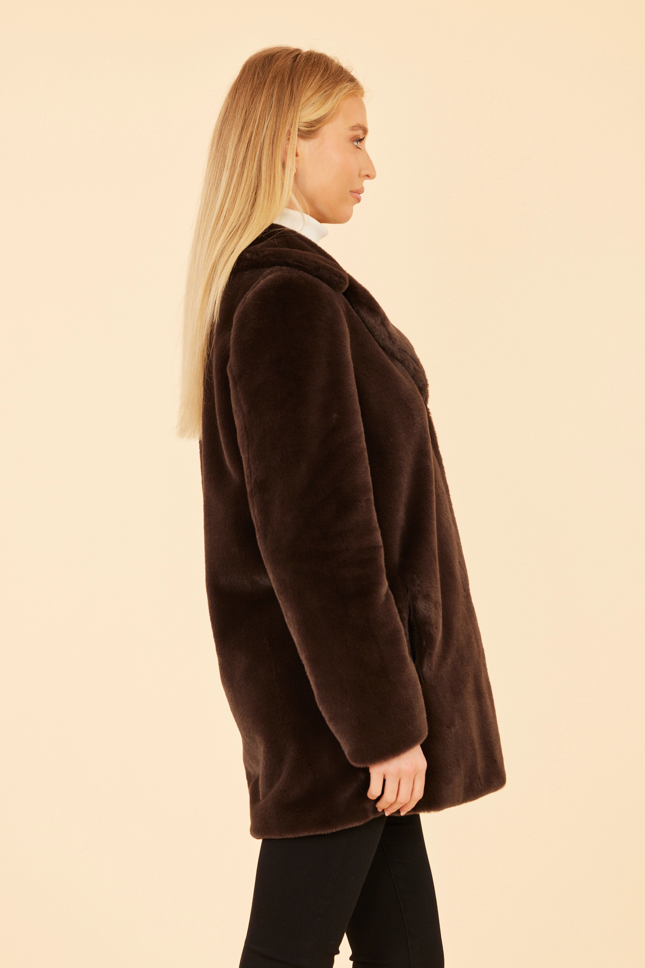 Mid-Length Faux Fur Coat – Dolce Cabo
