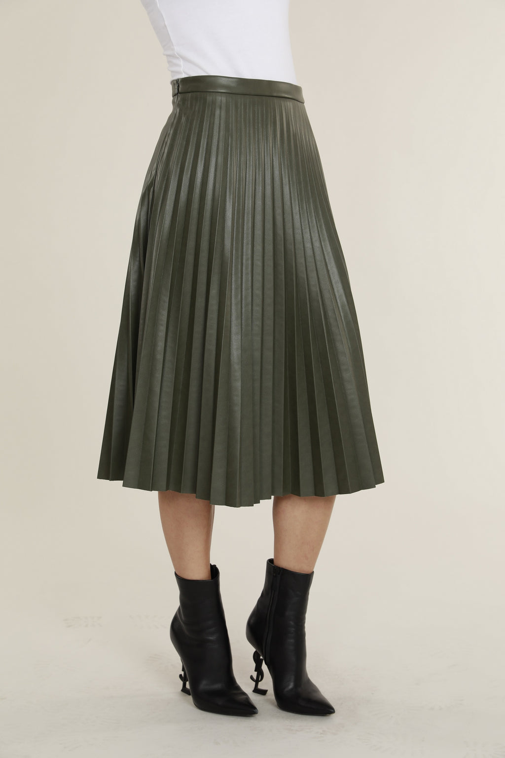 Faux leather 2024 pleated skirt oasis