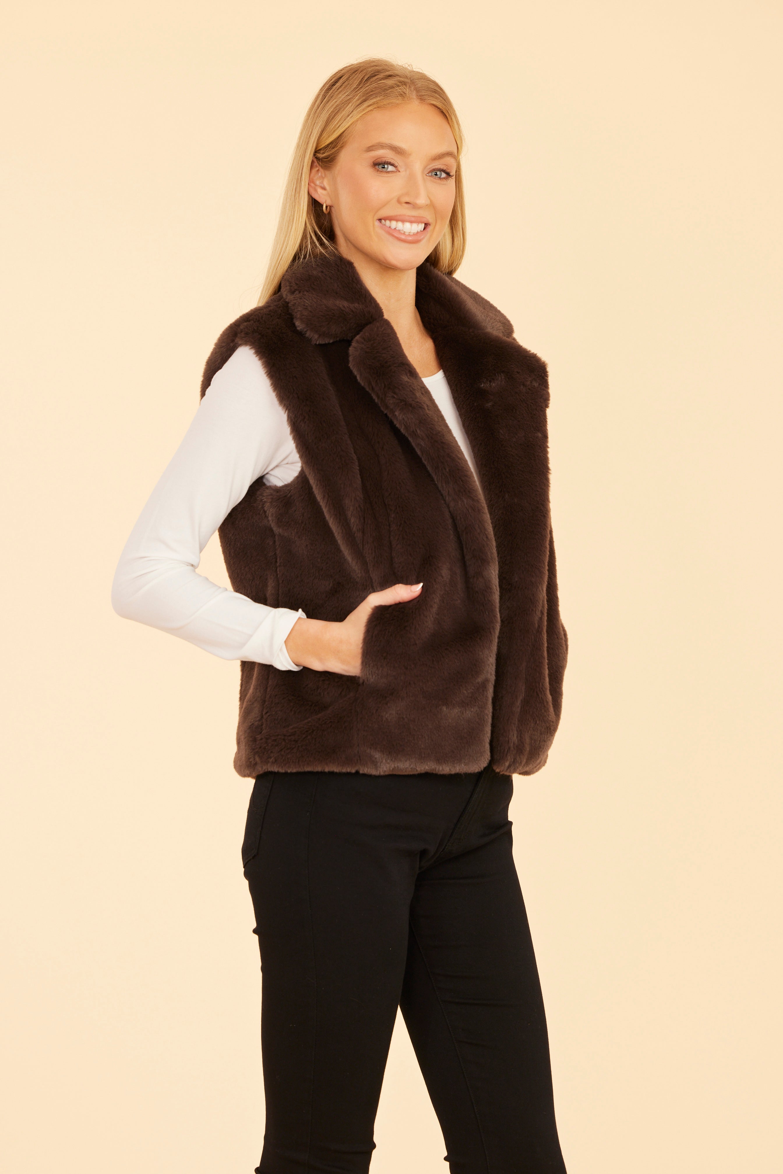Plush Faux Fur Notch Collar Vest – Dolce Cabo