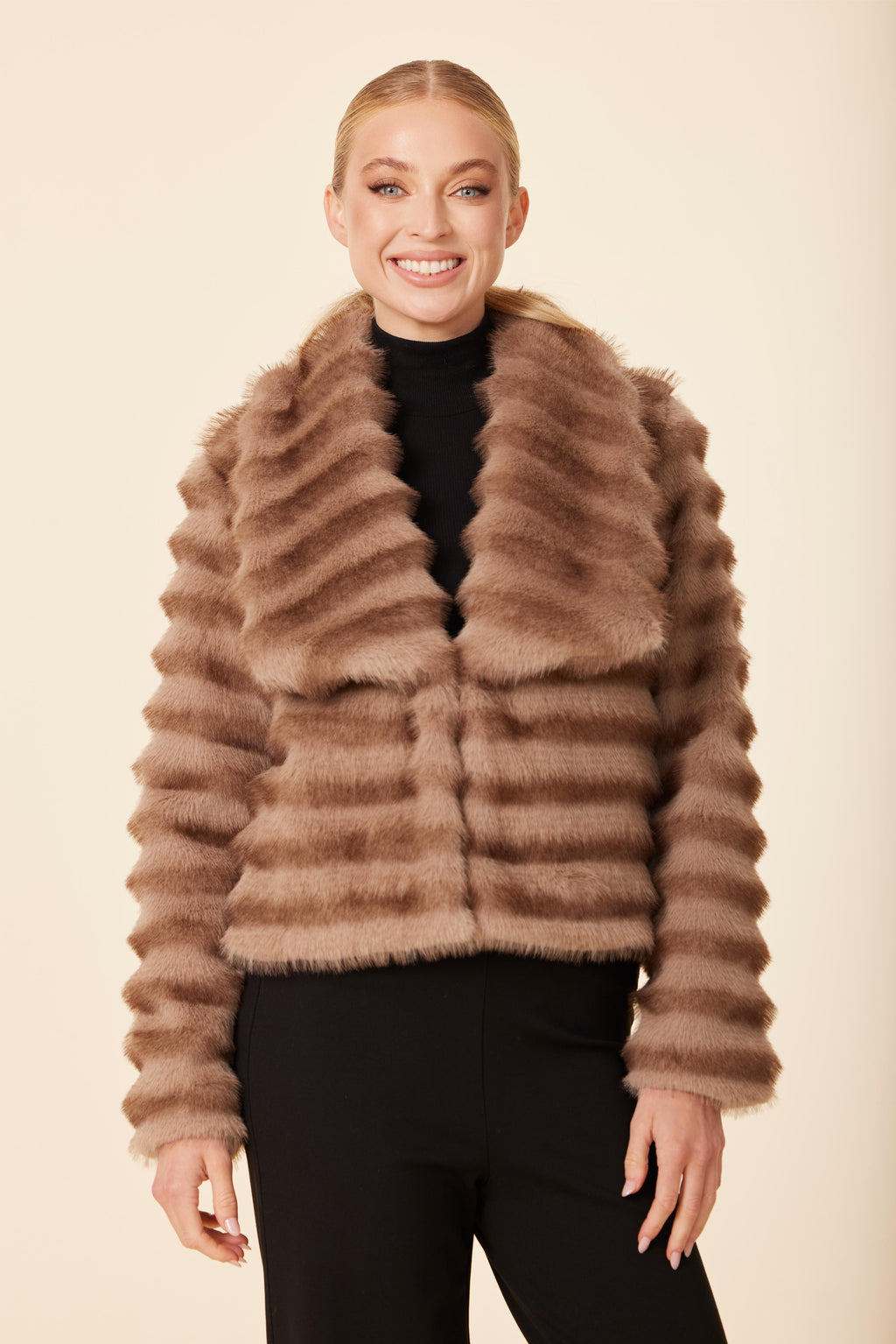 Faux Fur Plush Grooved Jacket