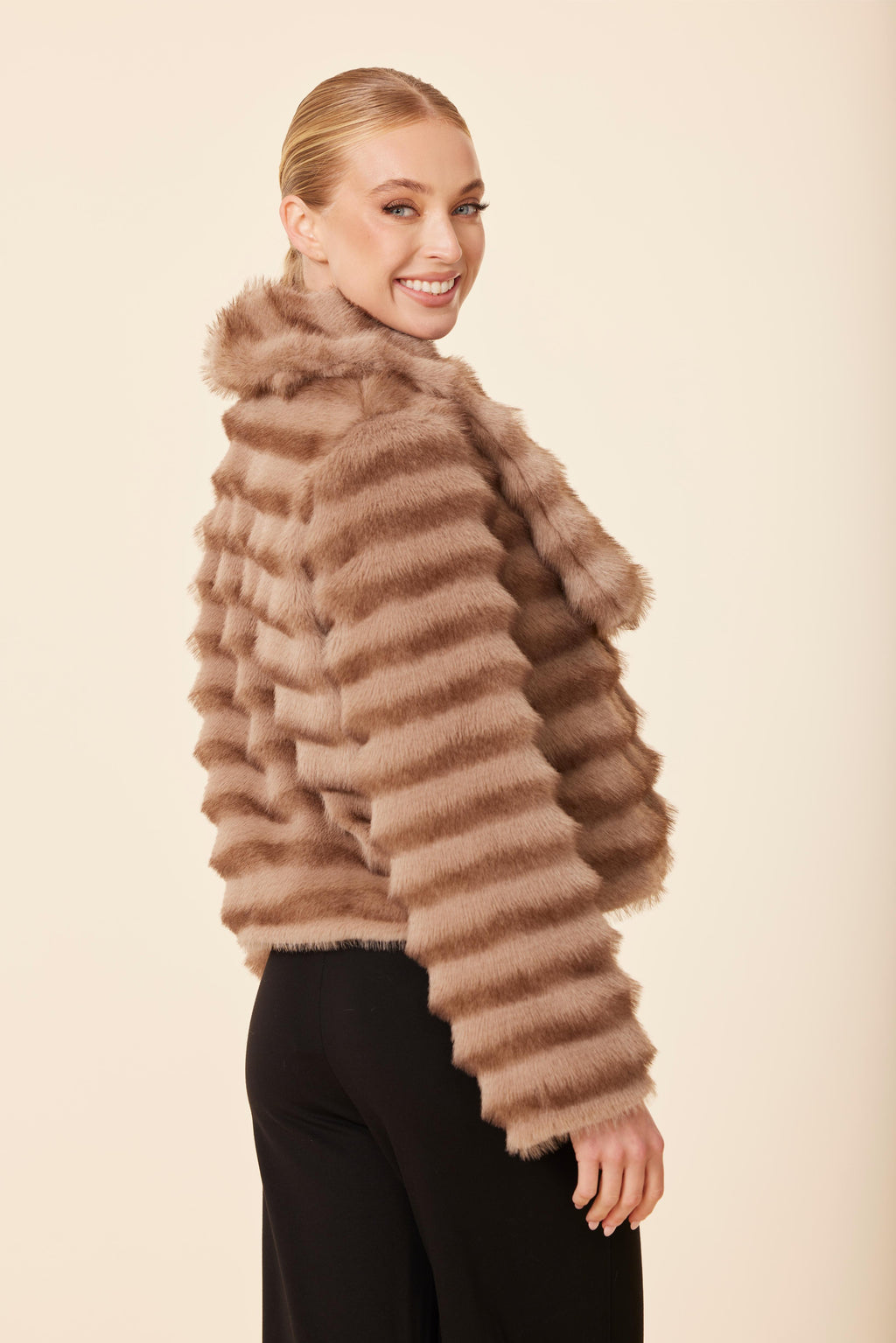 Faux Fur Plush Grooved Jacket