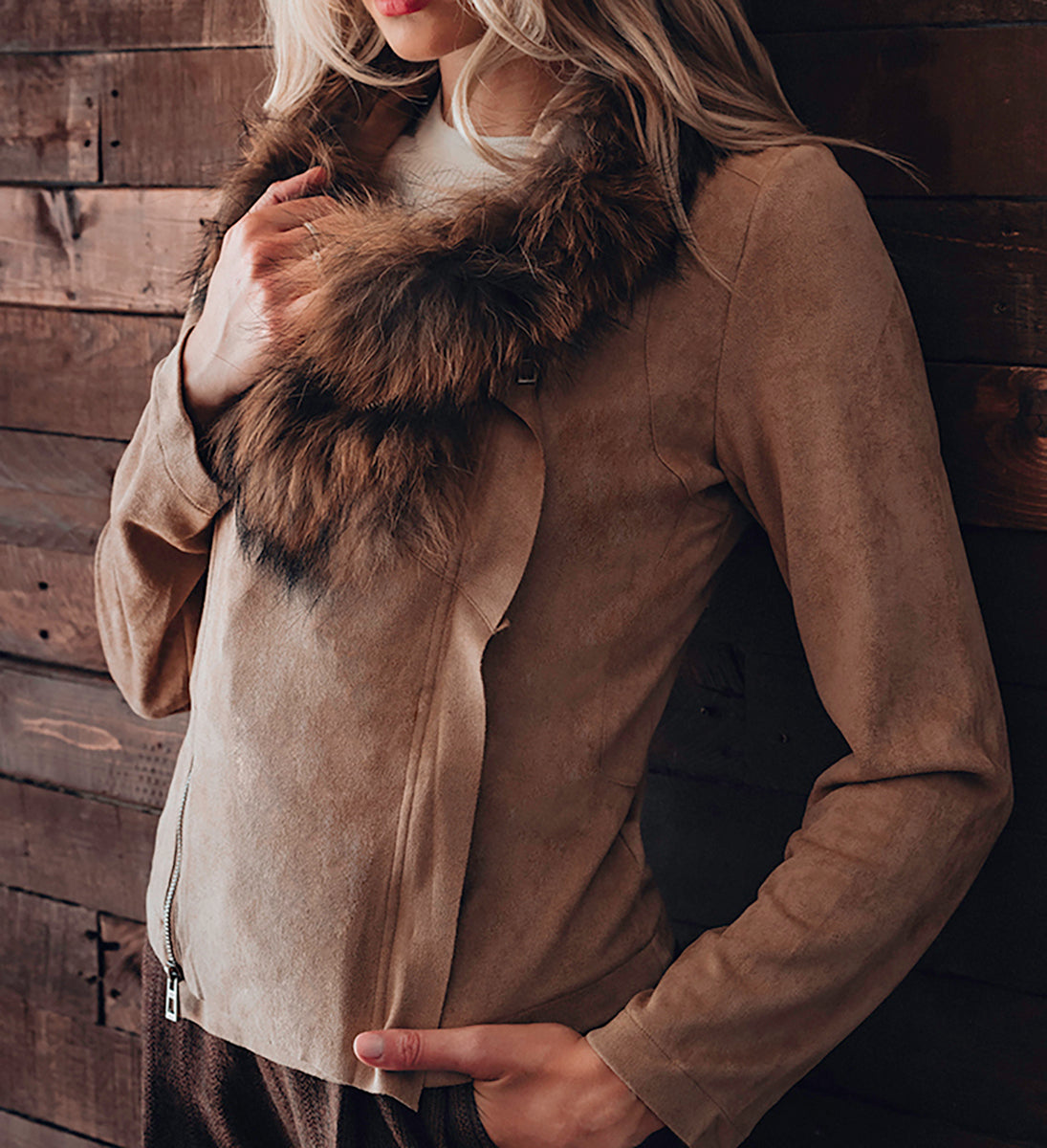 A line down jacket in water-repellent technical fabric with fox fur collar  - brown - Yves Salomon – Yves Salomon US